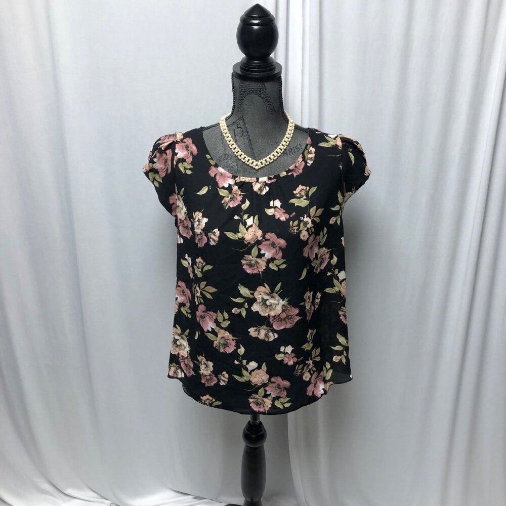 Miley and Molly Top Womens Size Medium Black Pink Floral Cap Sleeve Cottagecore